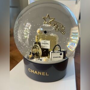 CHANEL Snow Glow 2025